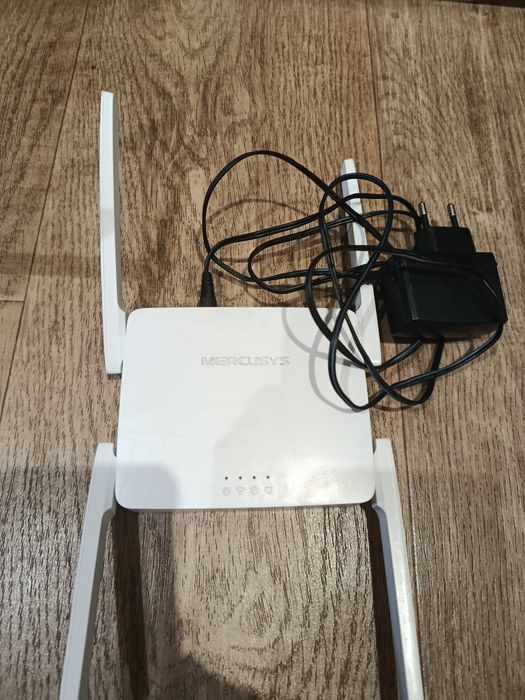 роутер mercusys ac10  в хорошем состоянии