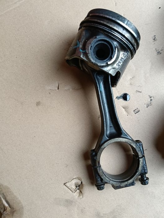 VW SILNIK 2;5 TDI AXD.Elementy silnika,Vacum Tloki,Pompa i inne