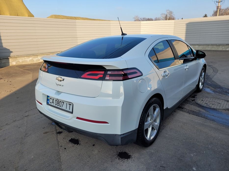 Підзаряжаємий гібрид ШЕВРОЛЕ VOLT