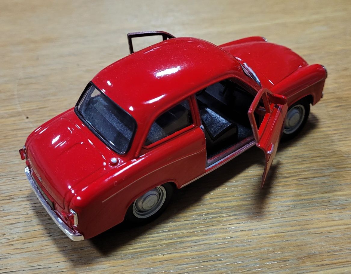 Model Syrena 105 około 12cm