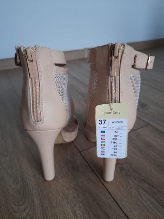 Buty Jenny Fairy CCC.rozm.37 Kolor beżowy