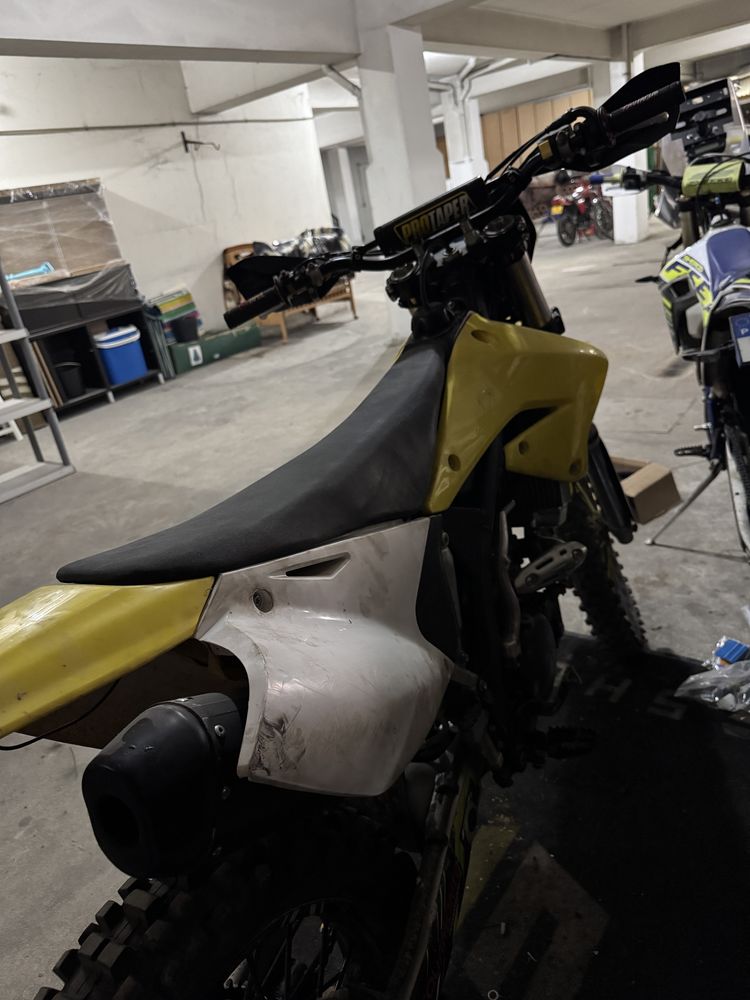 RMZ 250 matriculada 2006