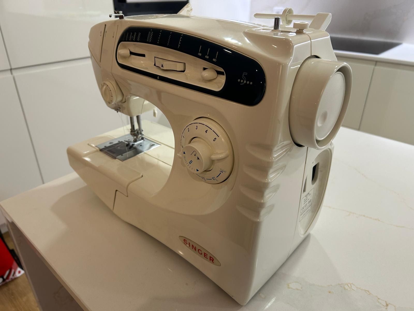 Máquina de costura Singer 5417c