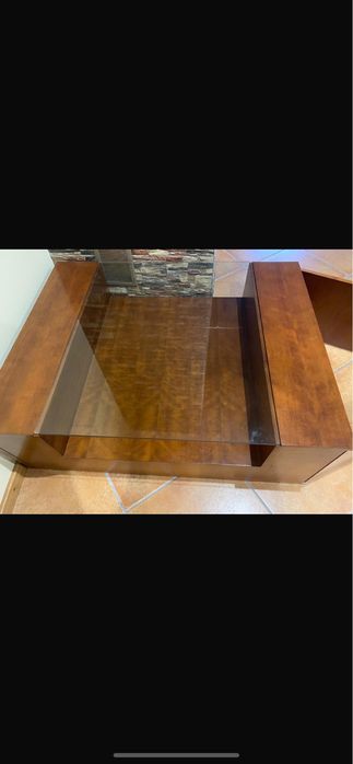 Mesa com tampo de vidro