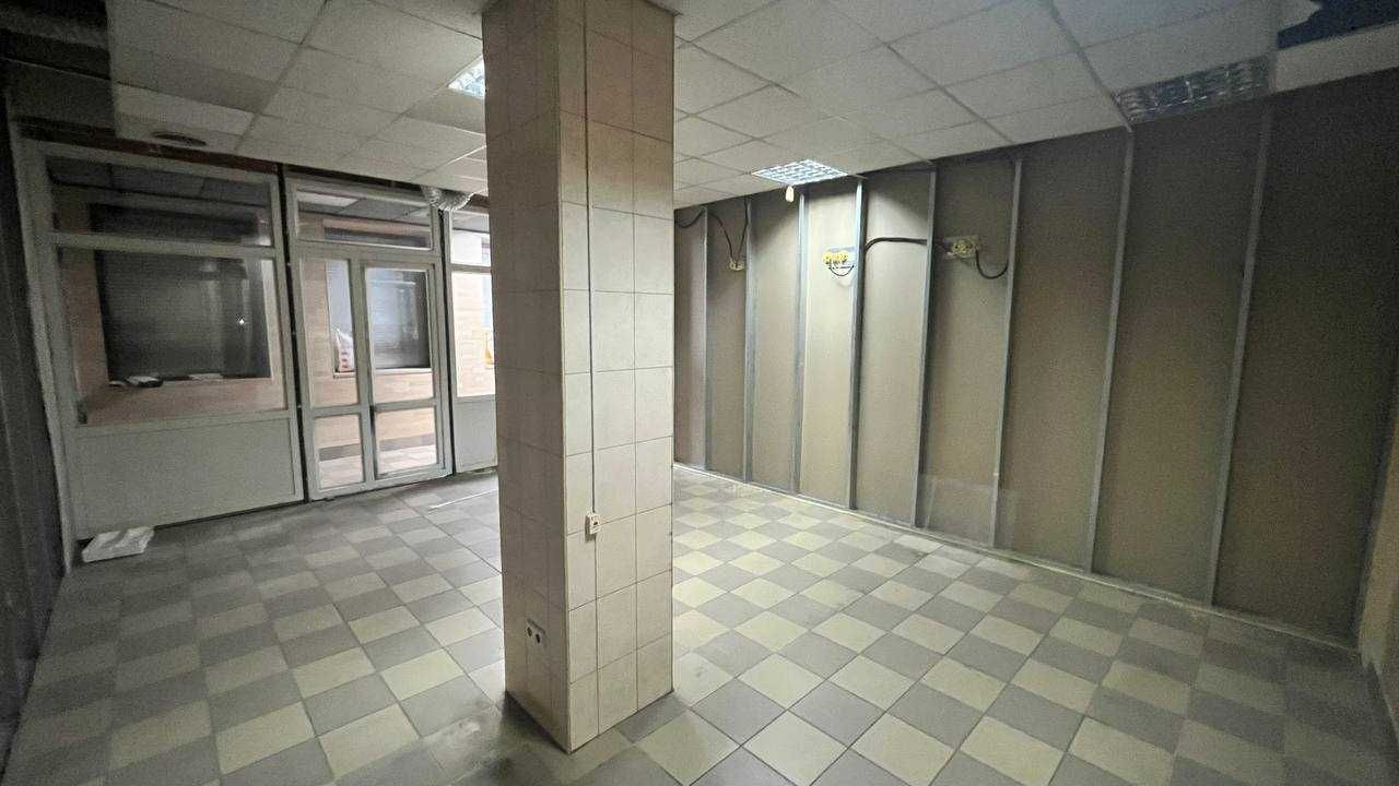 Просторе приміщення в оренду на зупинці громадського транспорту