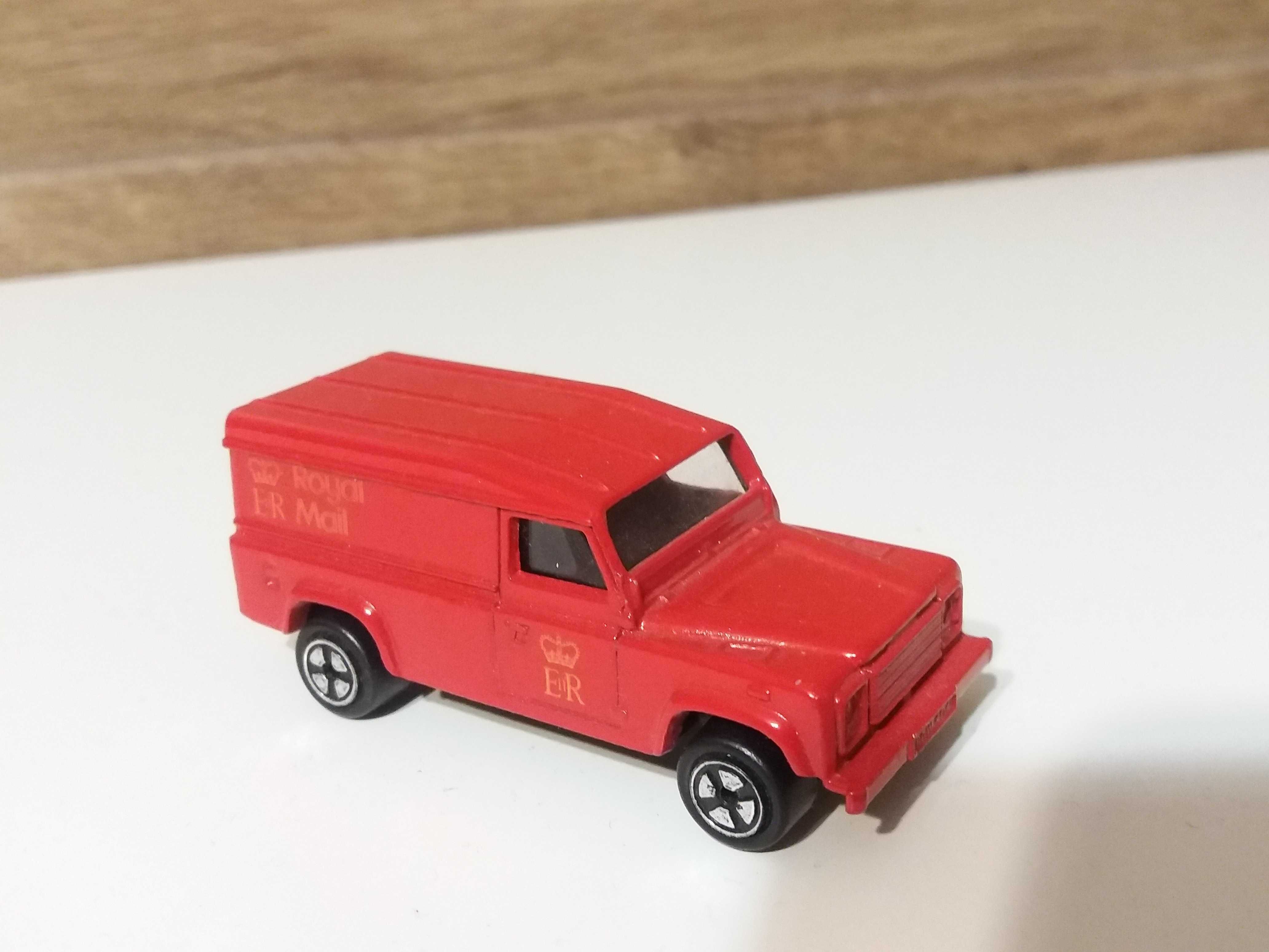 model Land Rover Defender 1/64