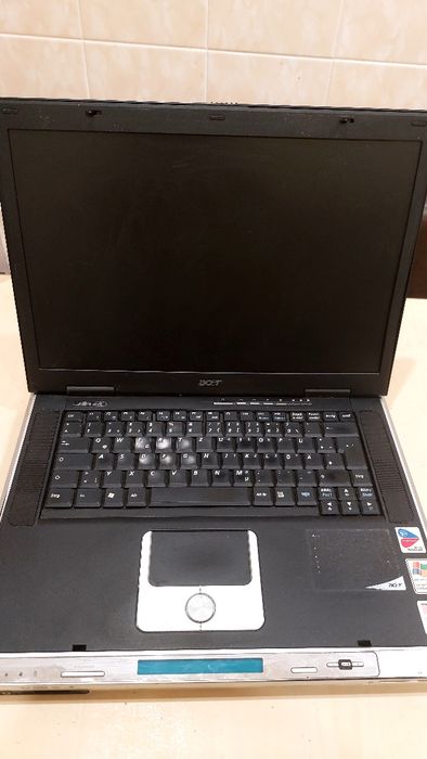 Ноутбук на деталі