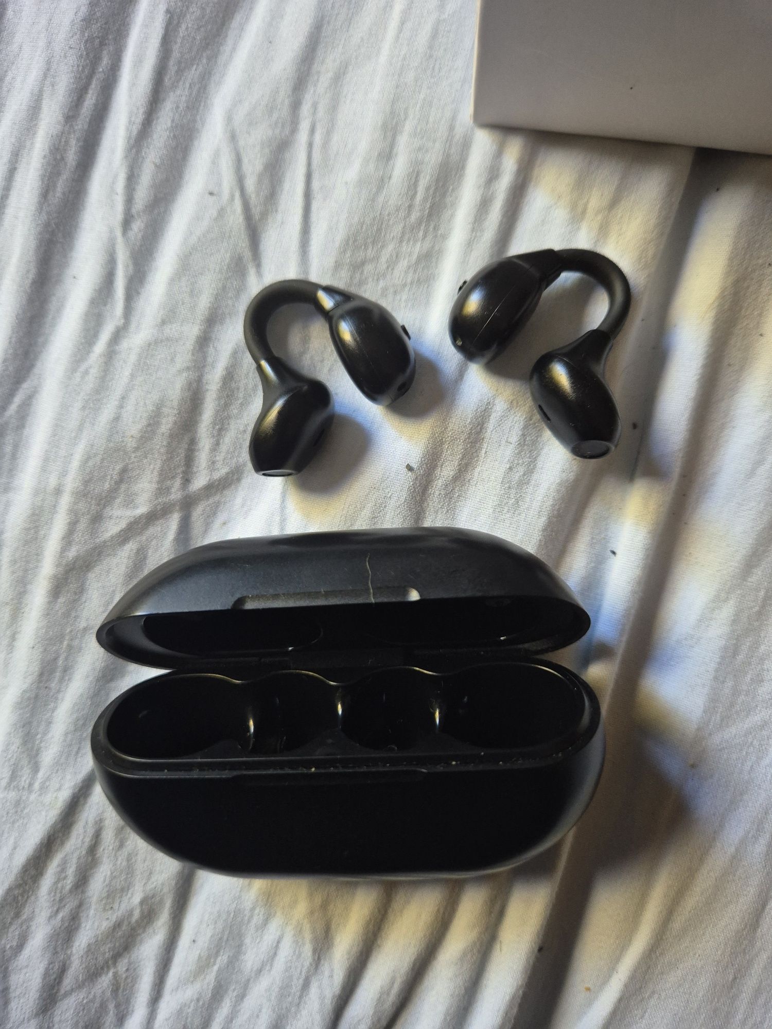 Tenho para venda estes auriculares sem fio por blutoo  para telemovel