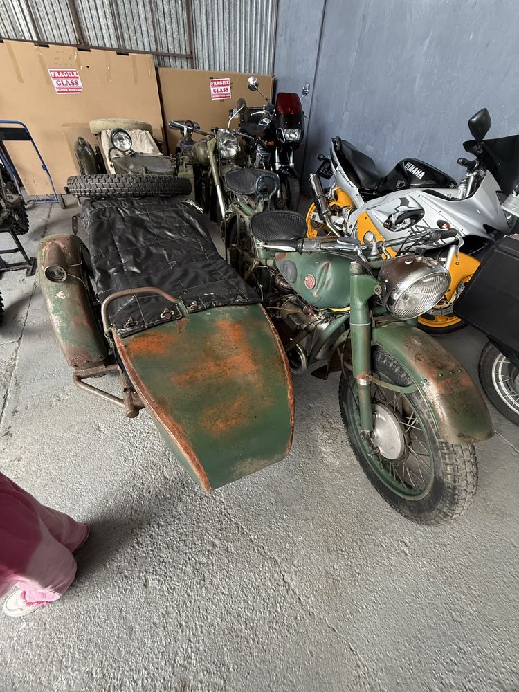 M72 z 1958 roku – klasyczny radziecki motocykl z wózkiem bocznym