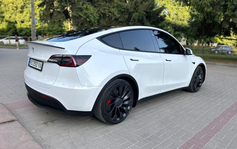 TESLA Y performance