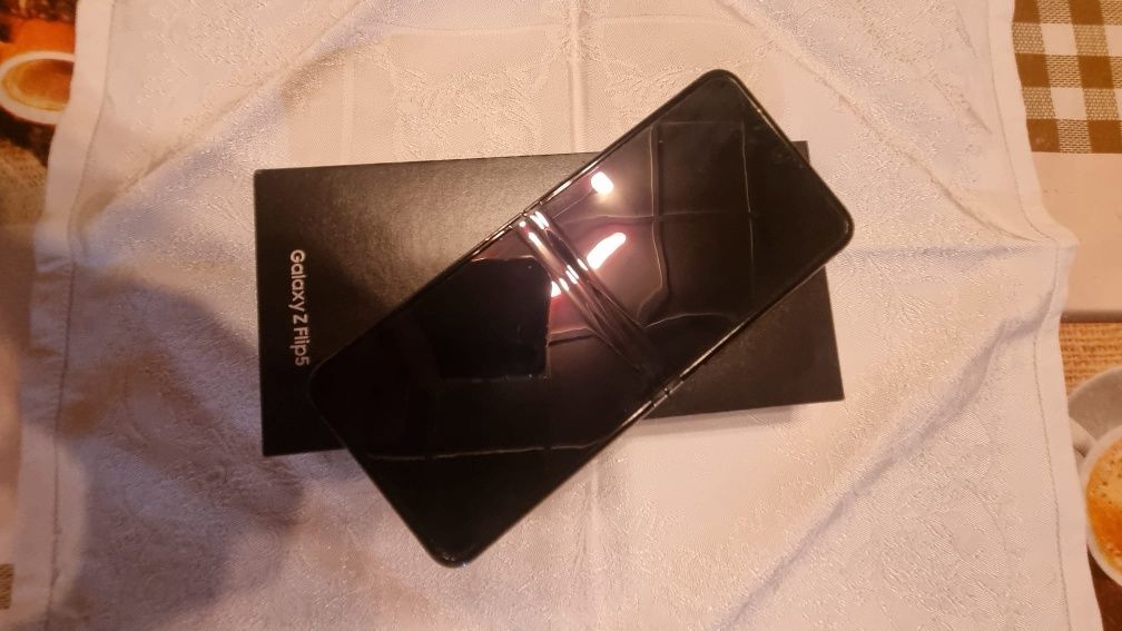 Samsung ZFlip 5, 8/256 gb, garantia até 20/04/2029, novo preço