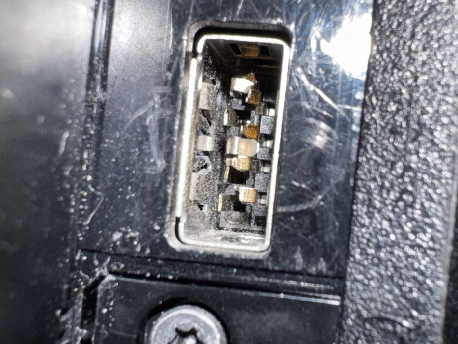 PS4 Pro 1TB + джойстик + 4 игры (FIFA 15/16/18/20) В хорошем состояние