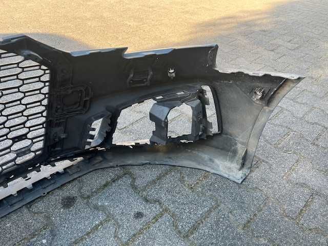 AUDI RS4 B9 8W Zderzak Przód przedni 8W0