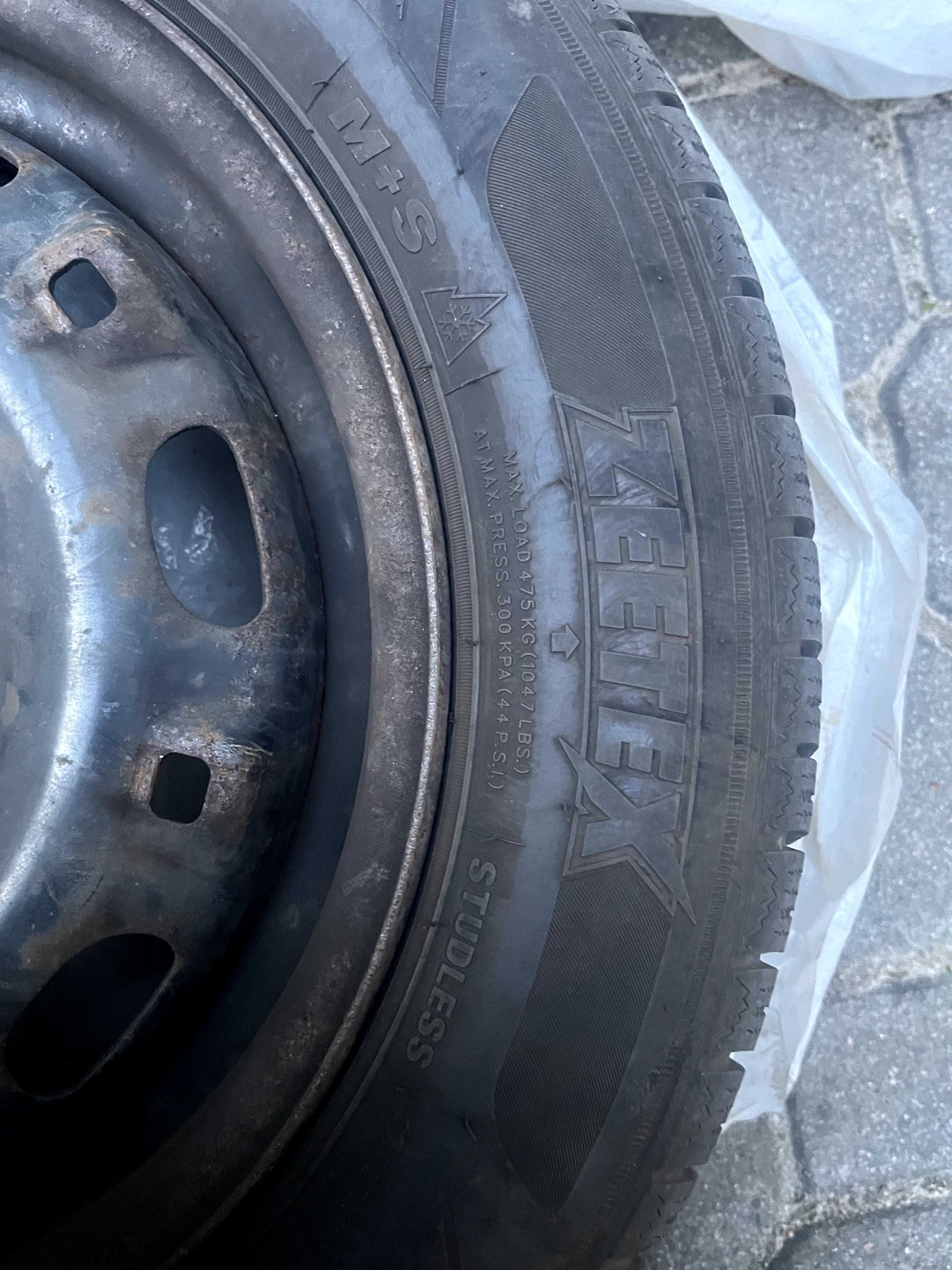4 koła z oponami zimowymi Zeetex WP1000, 185/60 R14 82 T, 2021r.