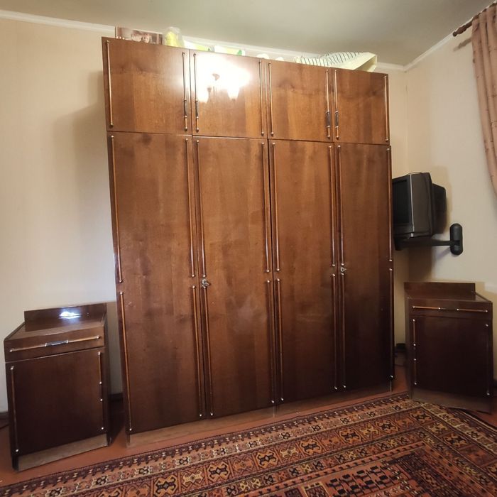 Гарнитур, шафа, тумбочки