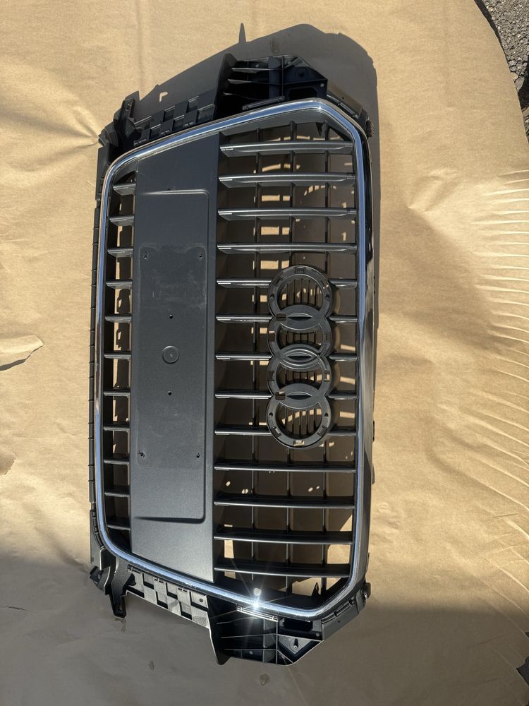 Grill atrapa Audi Q3 8U oryginał