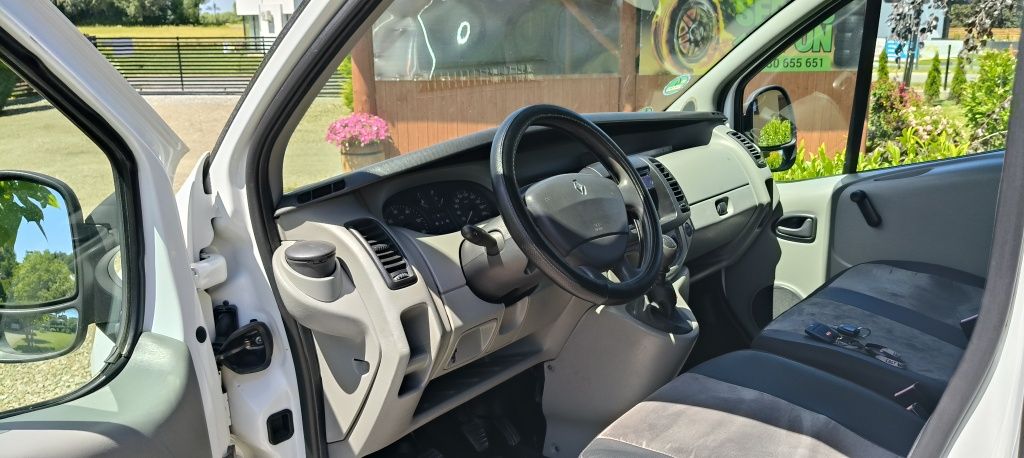 Renault trafic 1.9dci 100km niski przebieg,primastar,vivaro