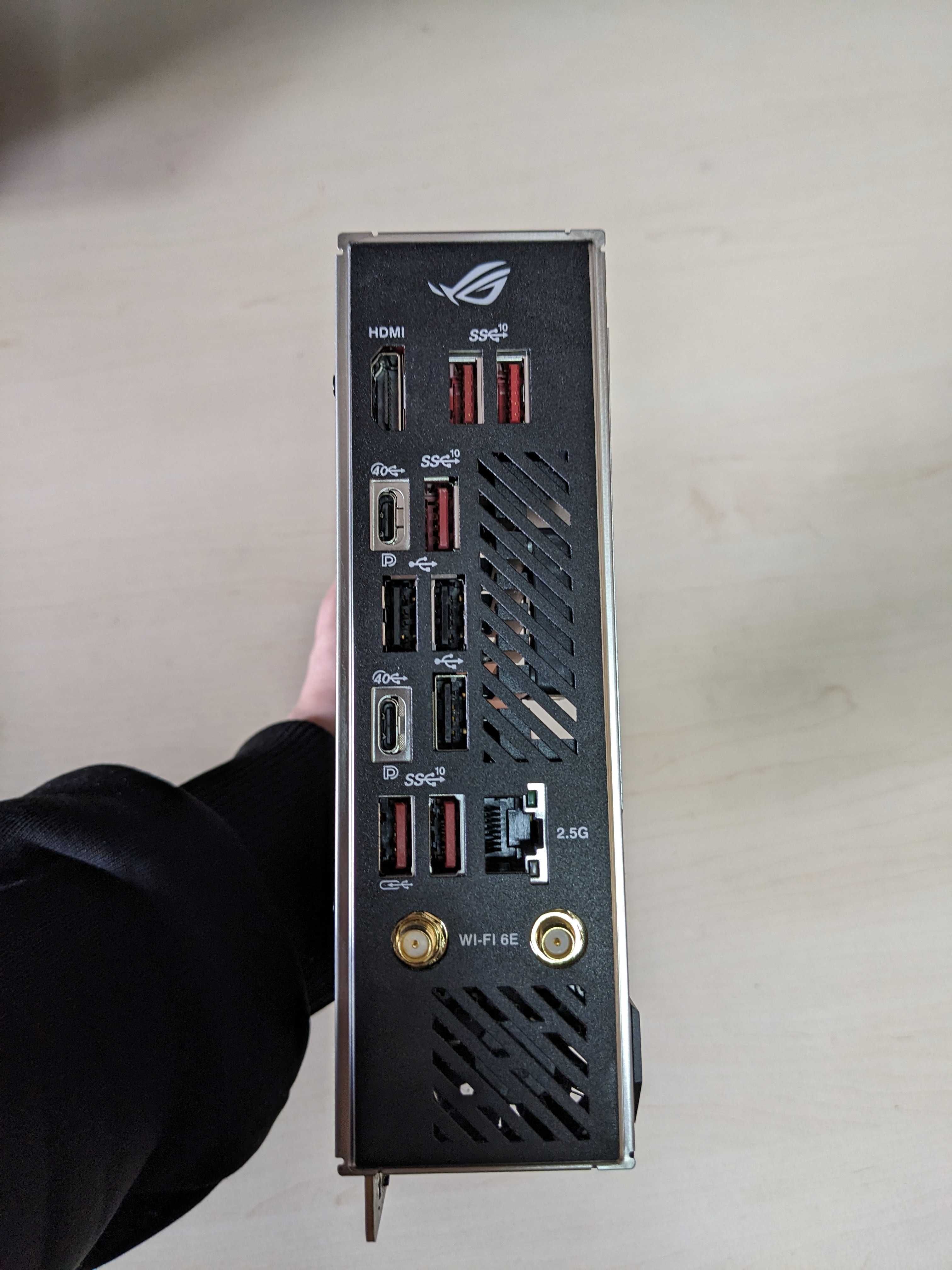 Материнська плата Asus Rog Strix X670E-I Gaming WiFi