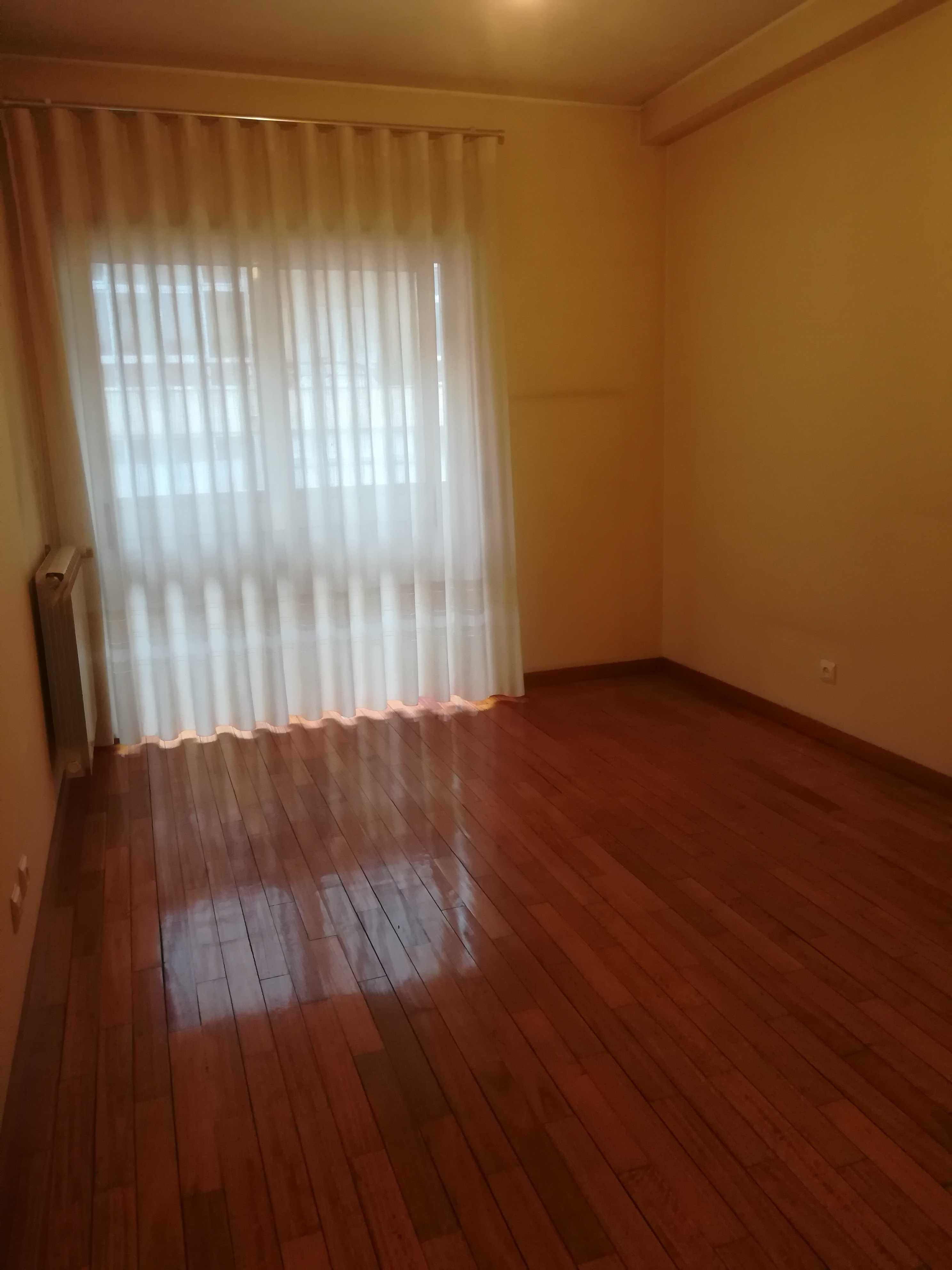 T2 c/ Garagem 850€ - Arrendar Braga – Rua Dr. Domingos Pereira -