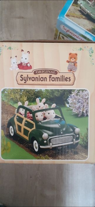 Sylwanian families зелёная машина ,,красная  с багажником и гриле.