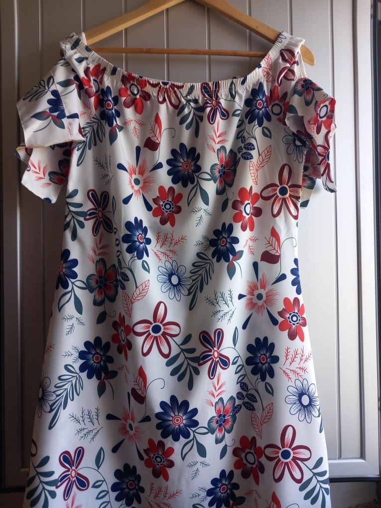 Varios vestidos como novos