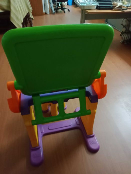 Mesa de Actividades para Crianças