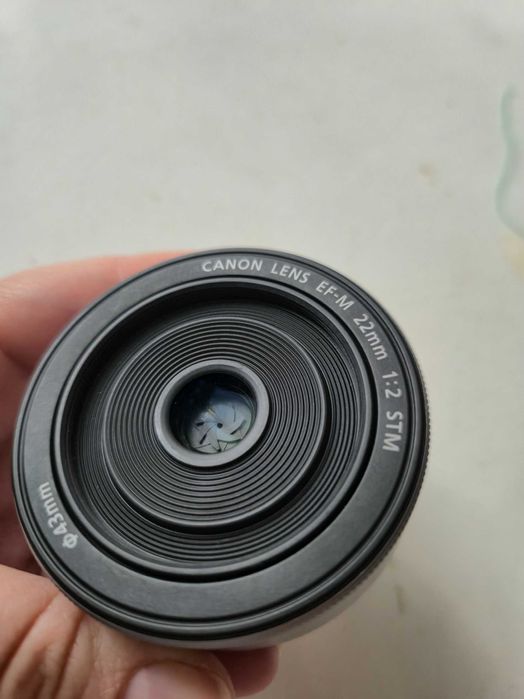 Об'єктив CANON EF-M 22mm f/2 STM