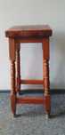 Drewniany taboret, stołek