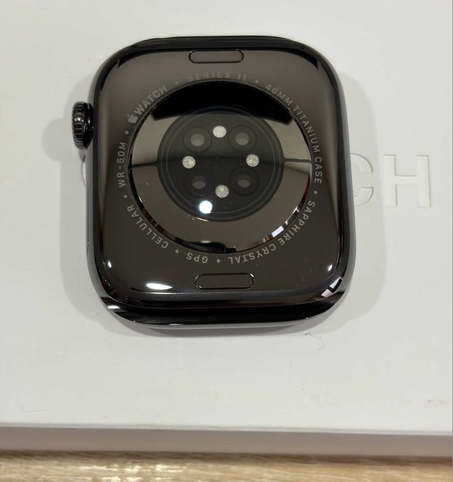 Apple Watch Series 11 titânio Cellular 46 mm, Loop ardósia, como novo