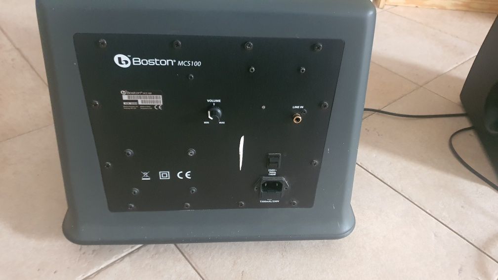 Vários subwoofer em ótimas condições e colunas também.