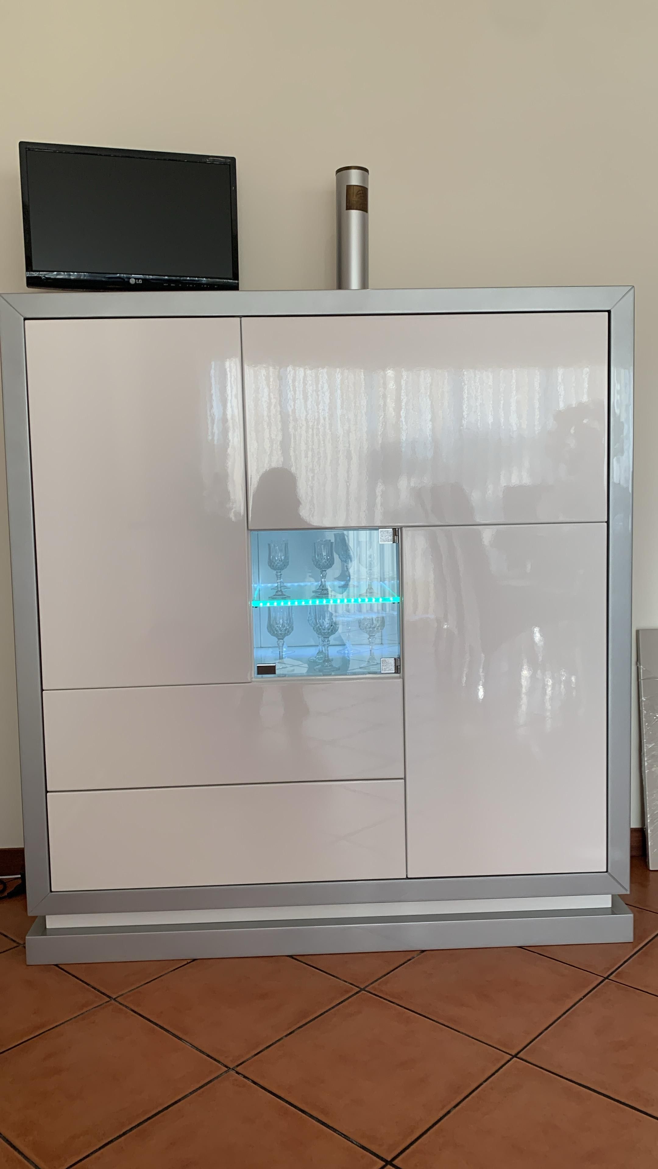 Vendo sala de jantar com apenas 1 ano