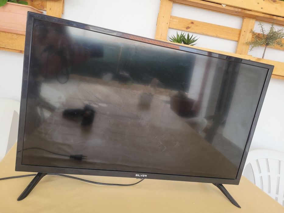 TV marca Silver 83 cm de largura