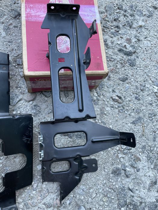 Крепление магнитолы/усилитель/навигации/CD и DVD привода BMW e46