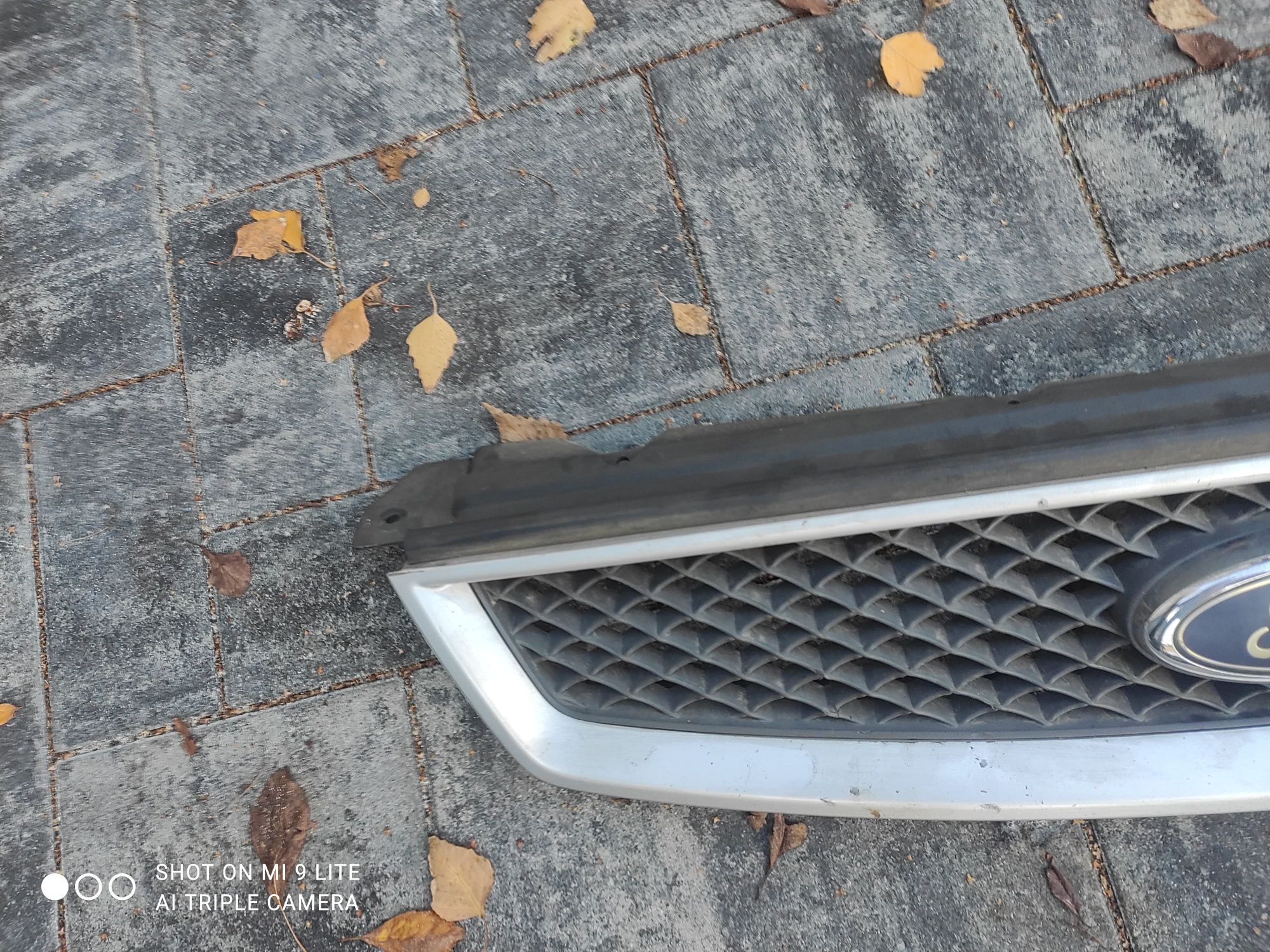 Grill przedni przód Atrapa chłodnicy  Ford Focus MK2 oryginał Srebrny