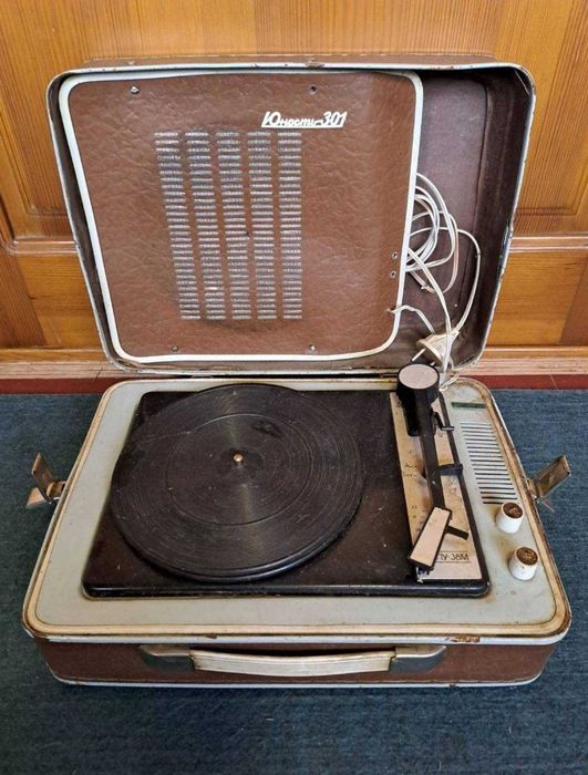 Электрофон »Юность-301» проигрыватель виниловых пластинок