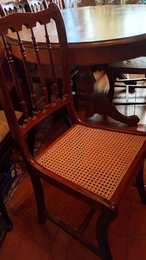 Vendo conjunto de mesa de jantar com 6 cadeiras