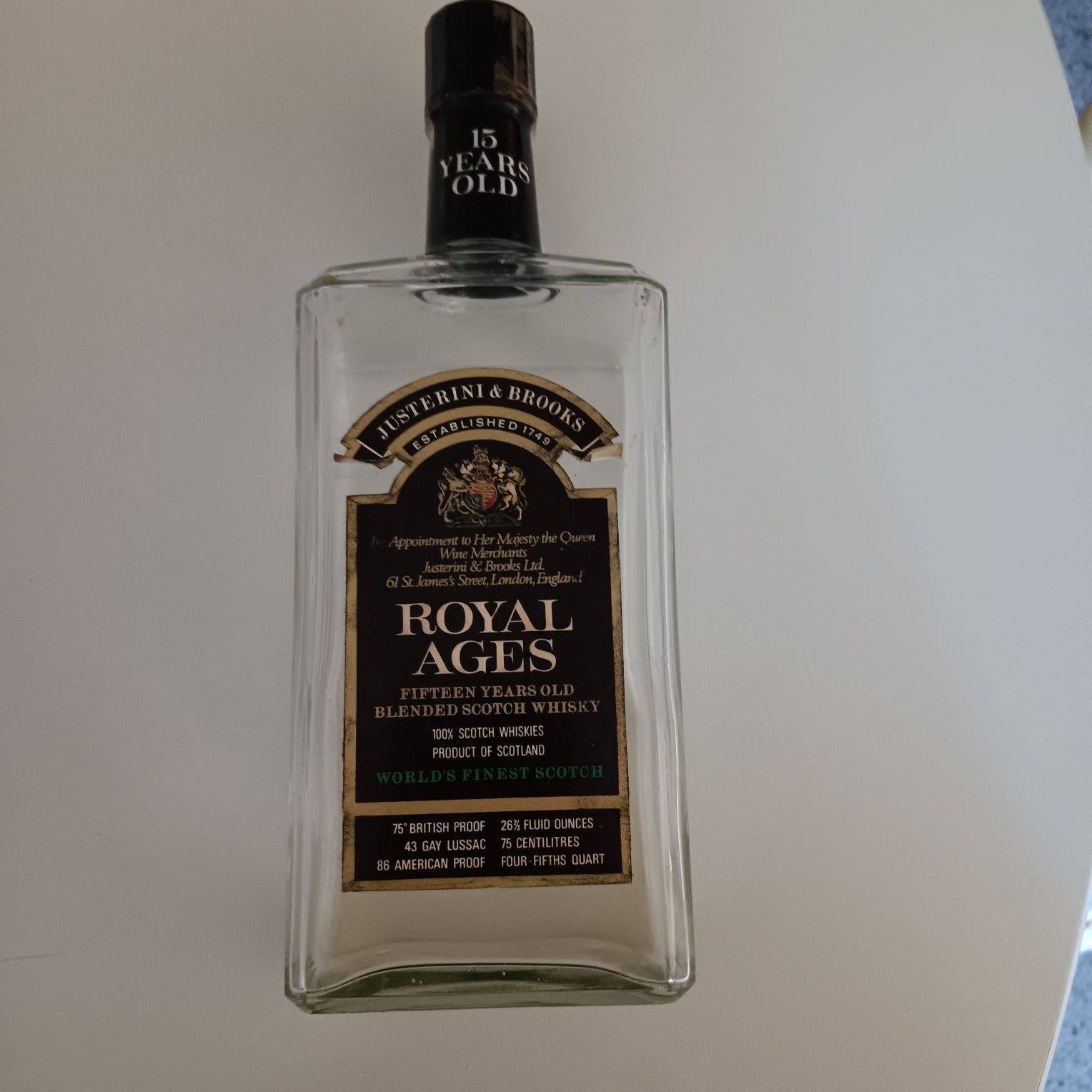 Garrafa de whisky  Royal Ages antiga