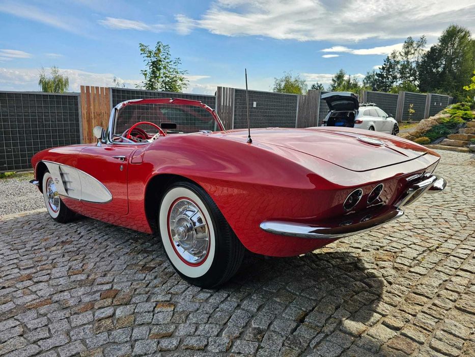 Corvette C1 Cabrio z 1961 do ślubu - wynajem Kraków i okolice