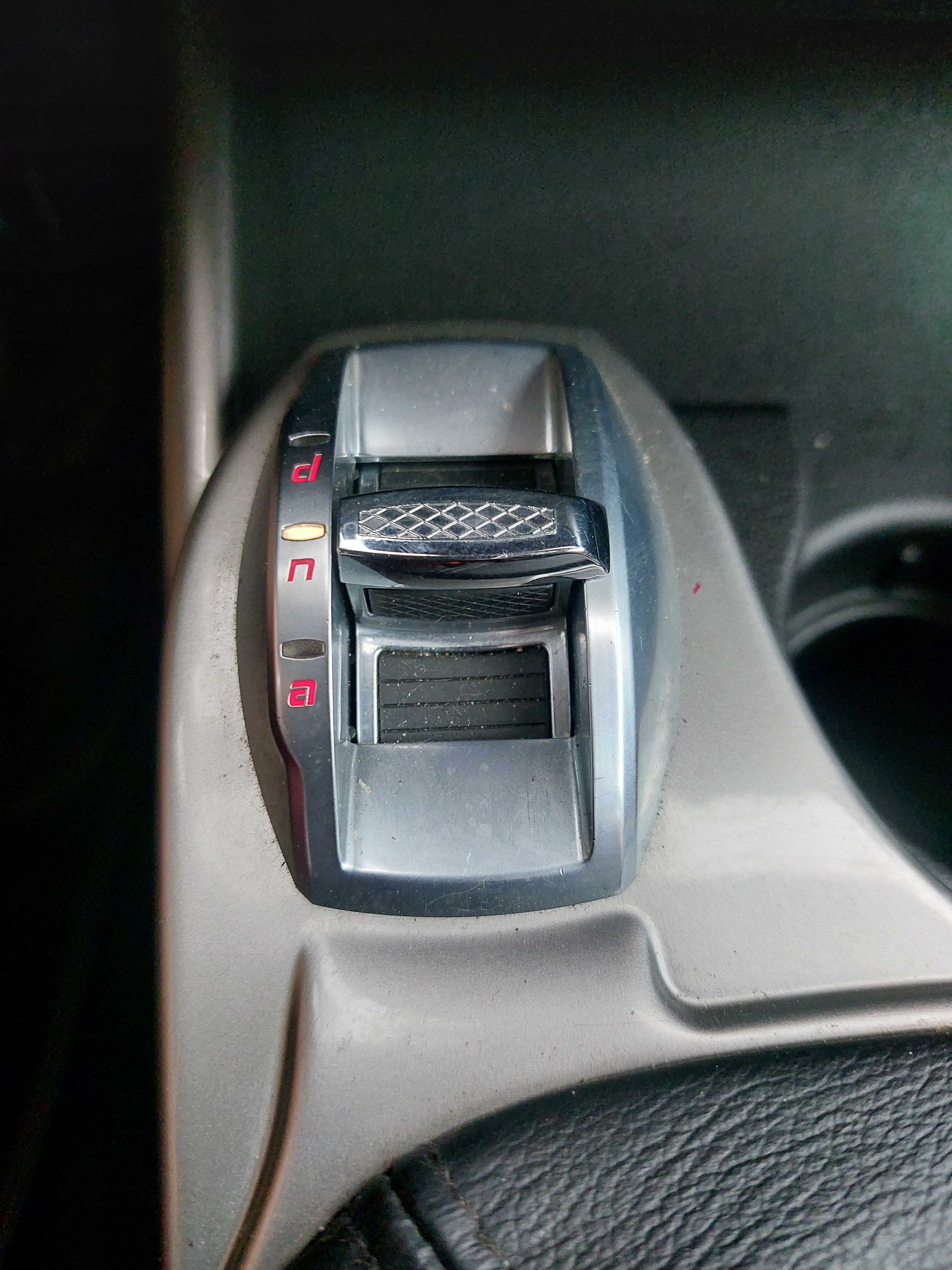 Alfa Romeo Mito 1.6 JTDM Xenon, Czerwone skóry