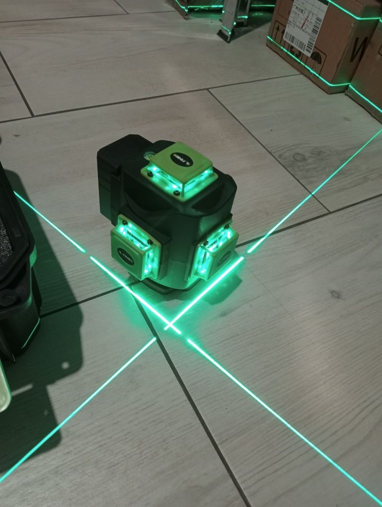 Poziomica laserowa 4d zielona 2xaku walizka