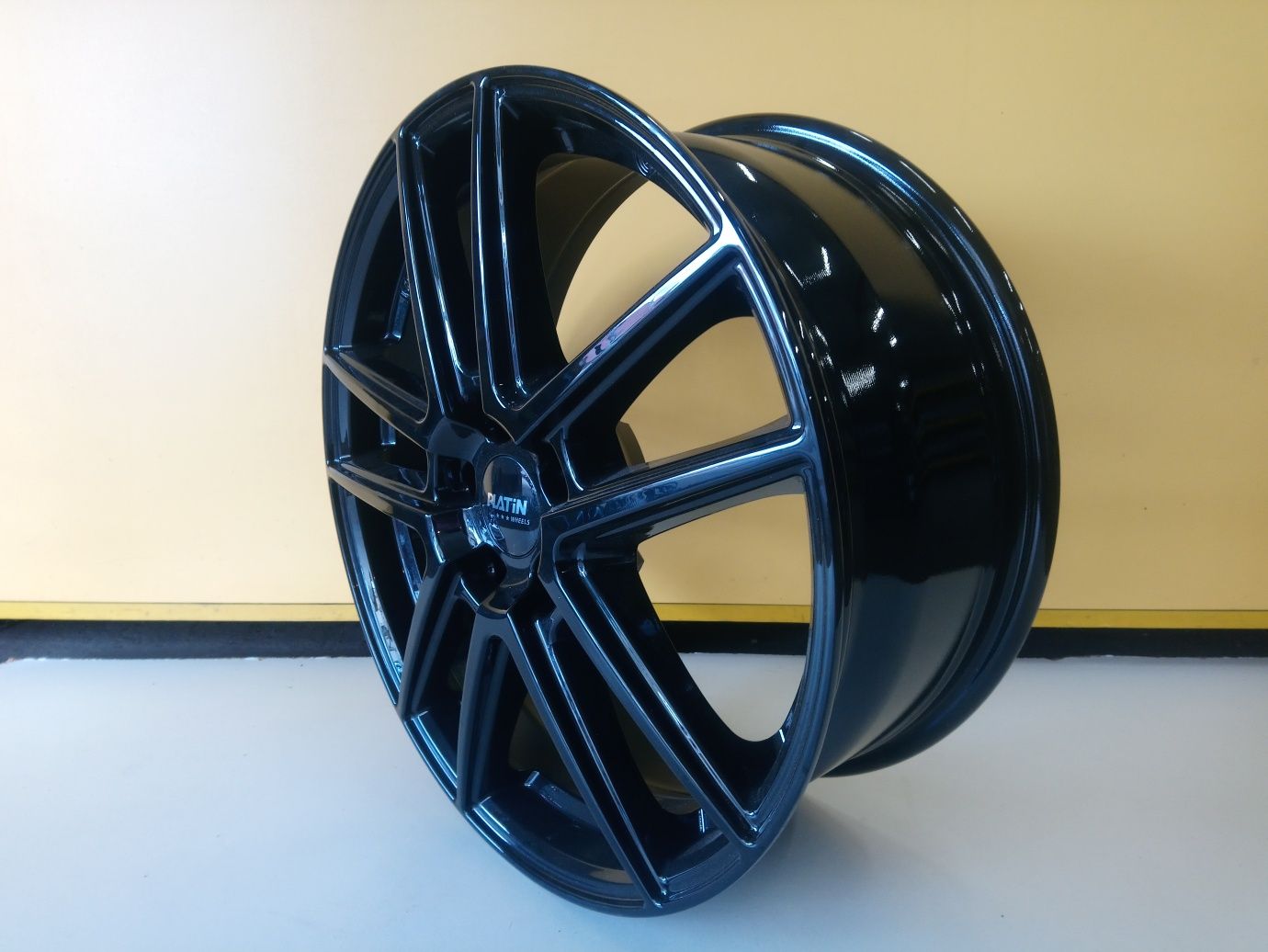 4 Felgi aluminiowe NOWE oryginalne Platin 18" 5x108 Ford