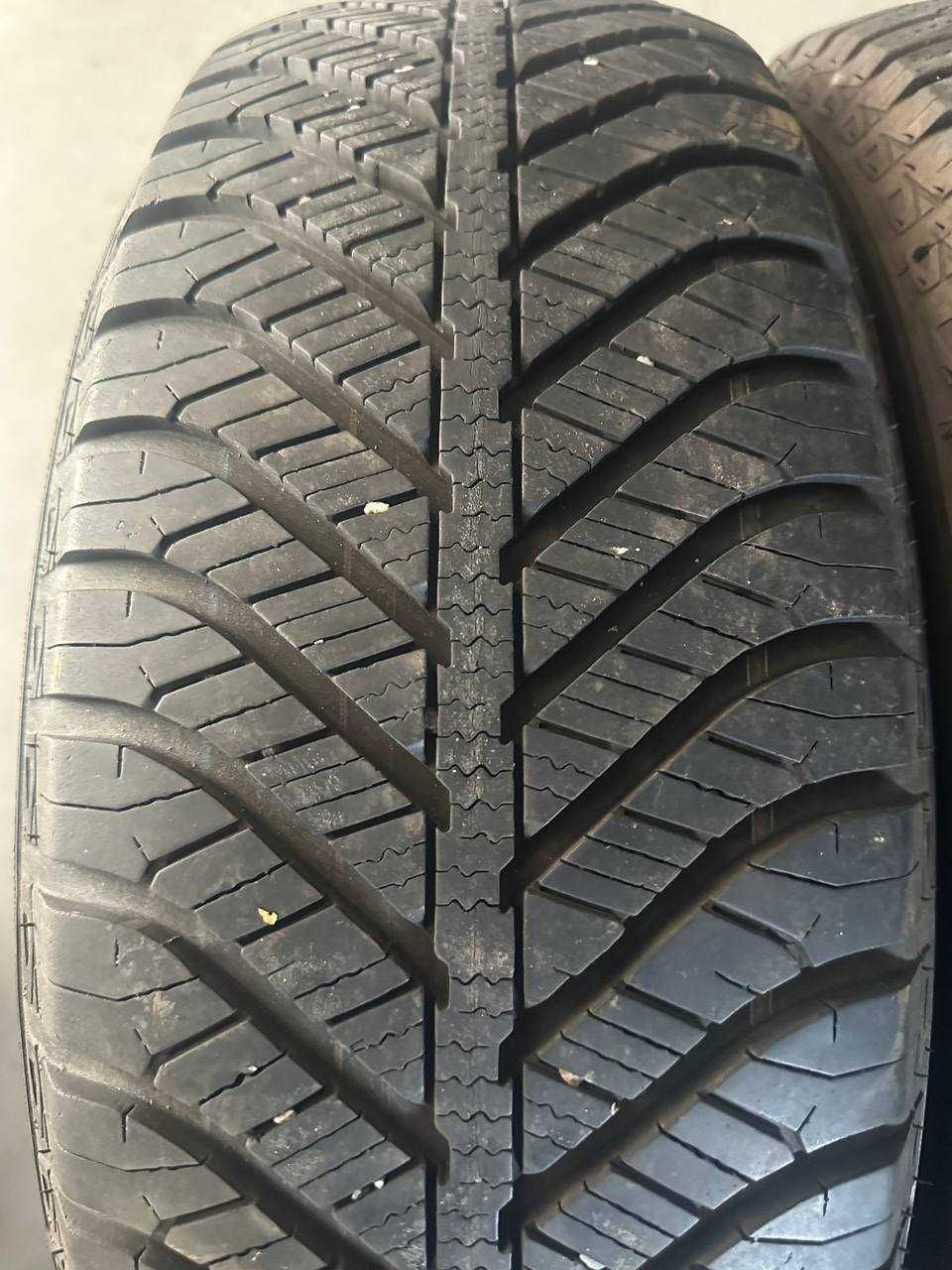 Зимові шини  215 60 R17 Goodyear Гудіер