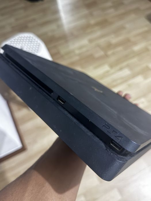 Playstation 4 com 2 controles