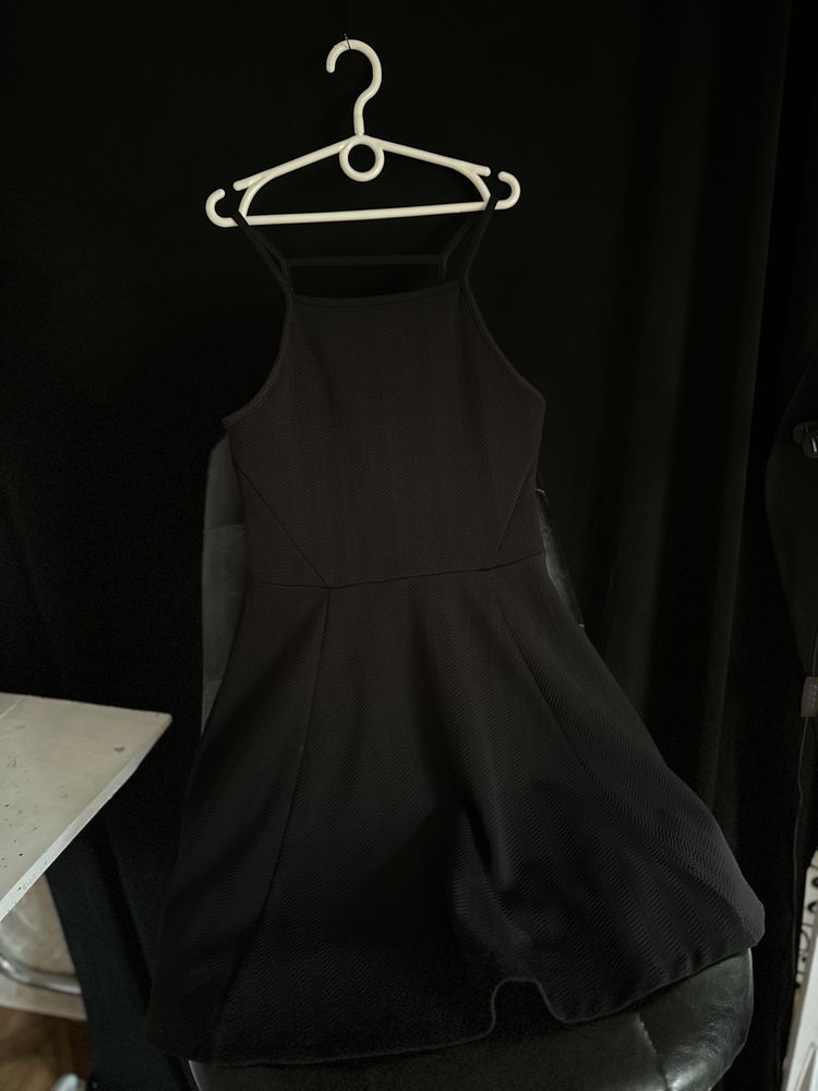 Сукня H&M з відкритою спиною
