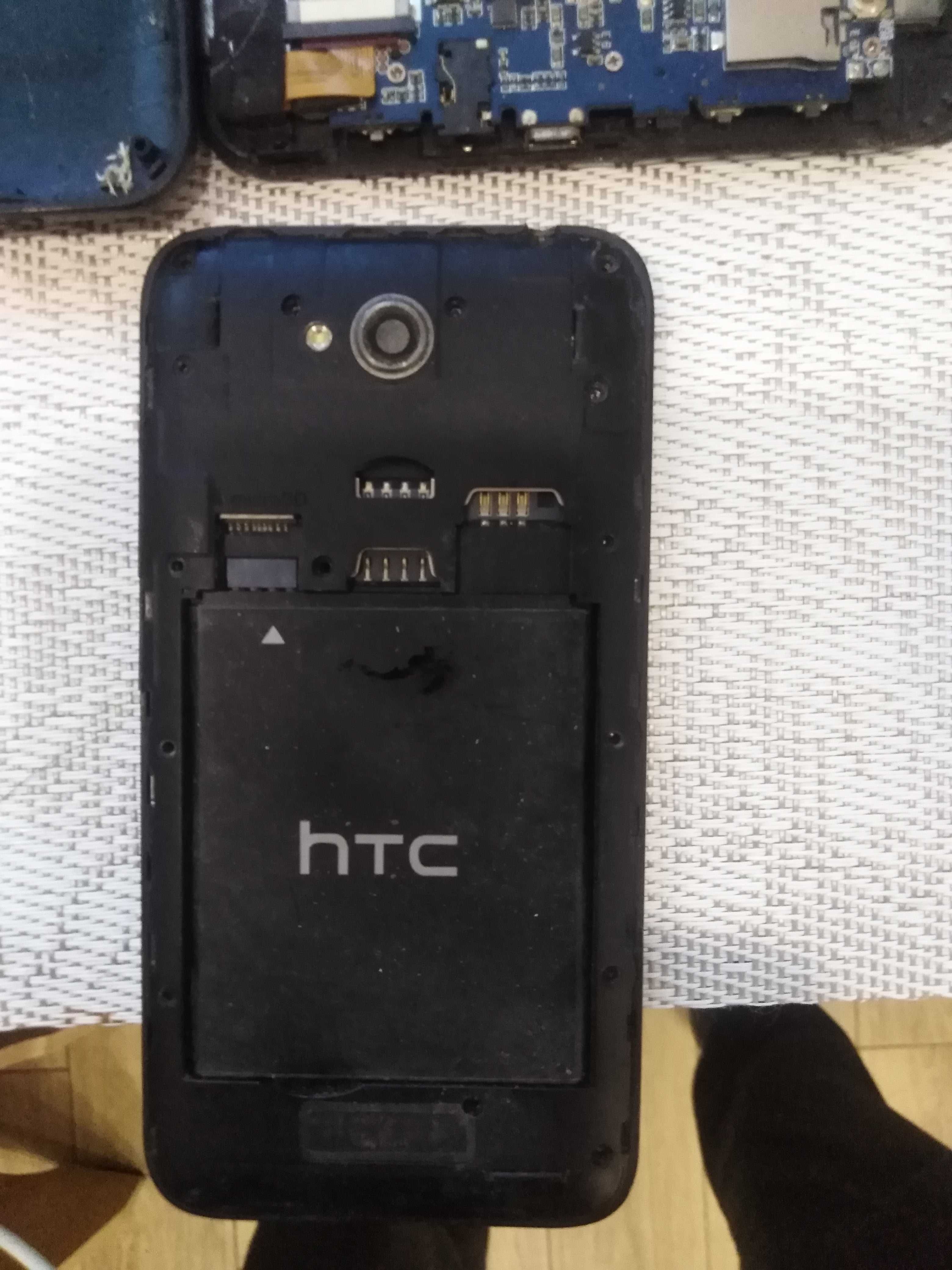 Смартфон HTC Desire 616