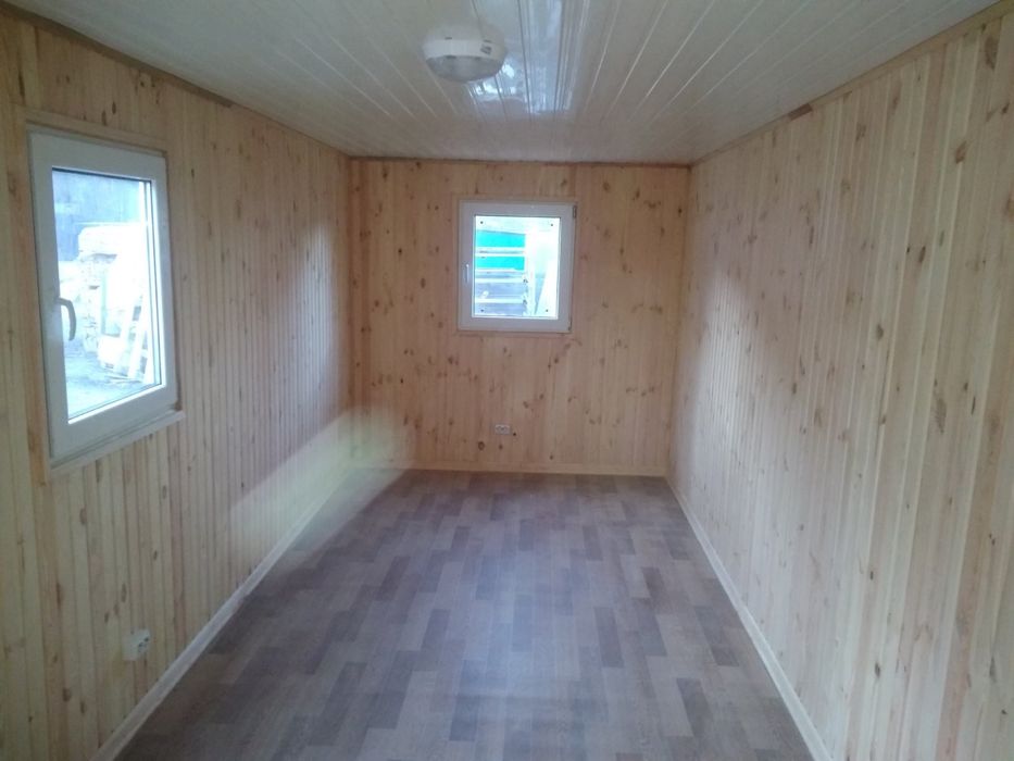 Дачный домик, вагончик, бытовка.