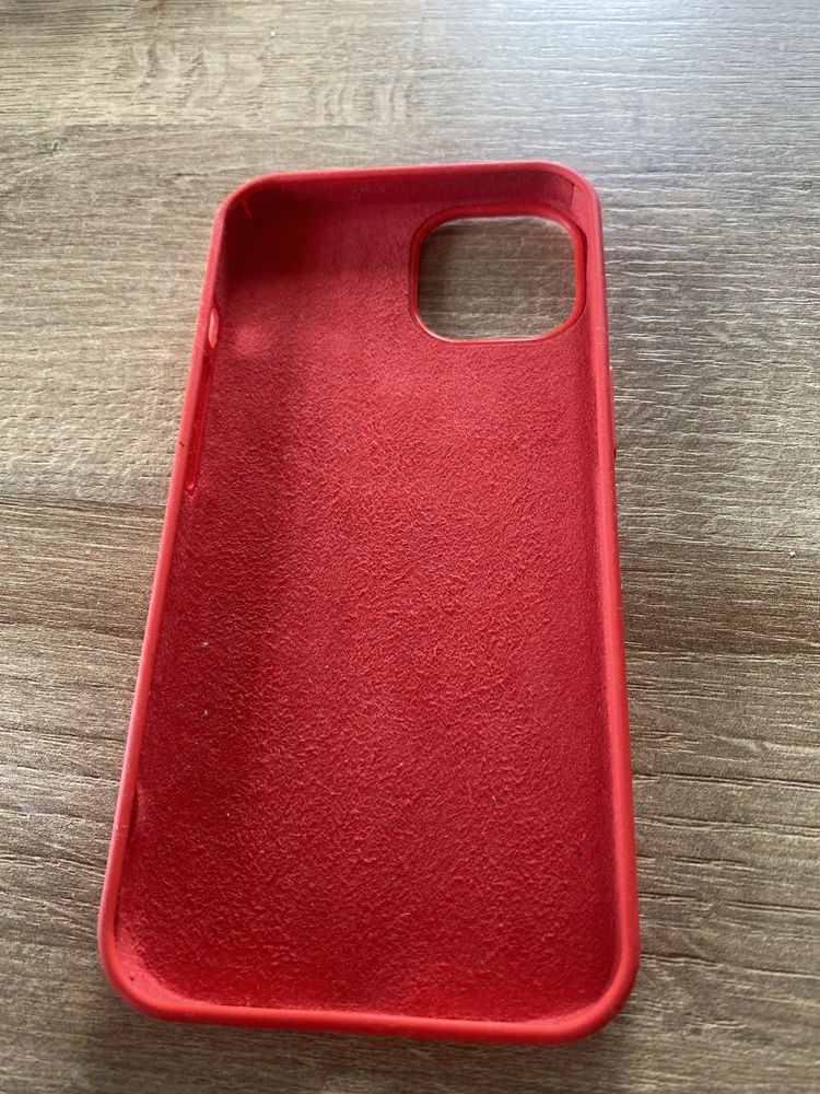 etui na telefon iPhone 13.