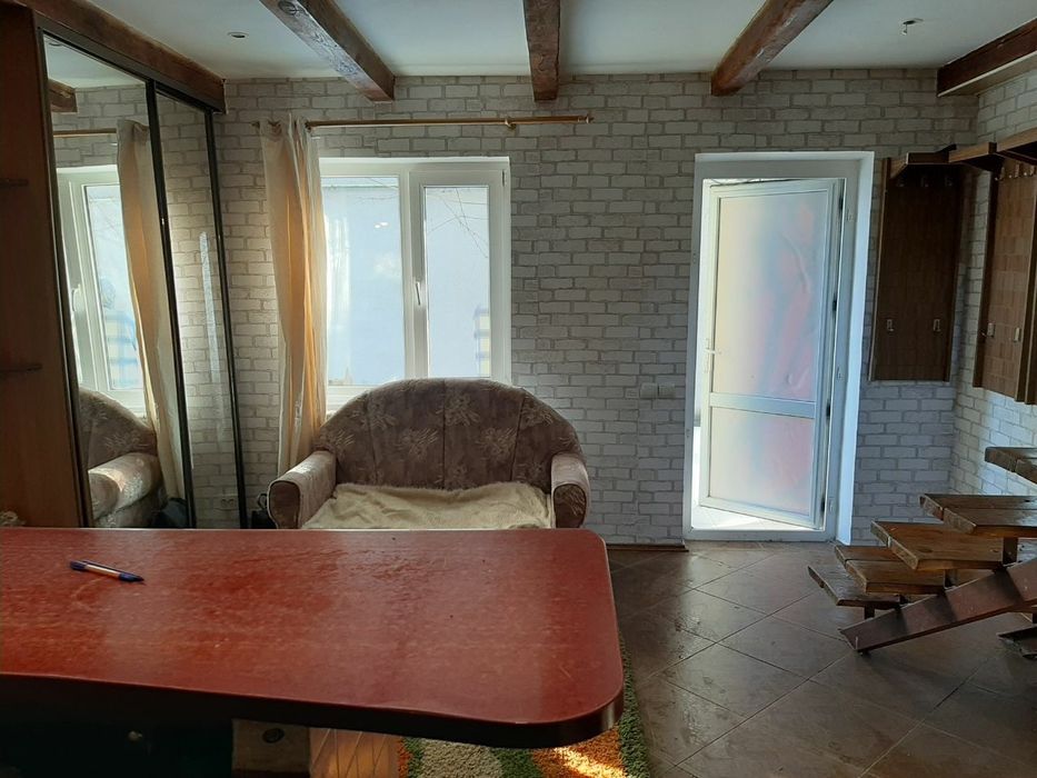 Здається 1кім. квартира, (частина будинку) на 12 Школі!