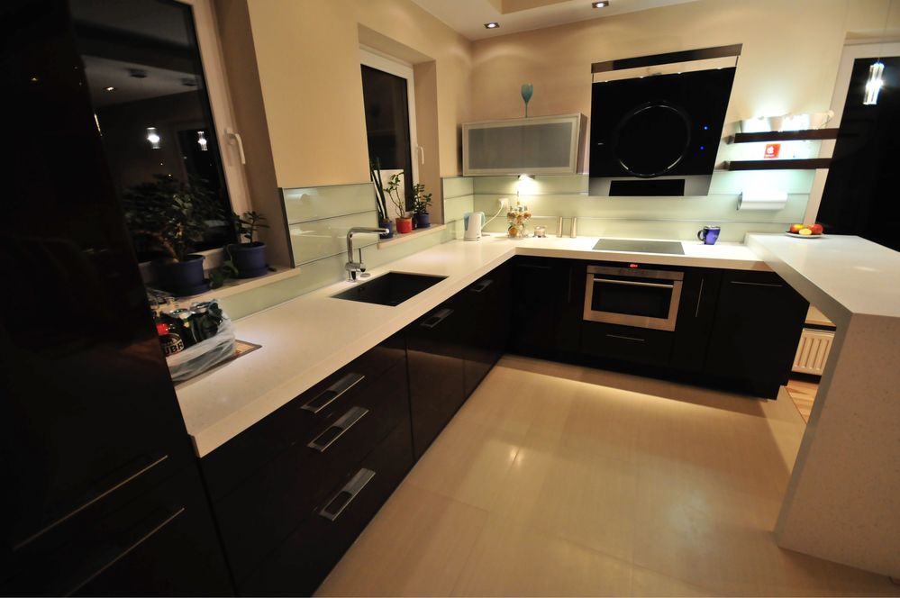 Kuchnia, Meble kuchenne, Blat Konglomerat Corian, AGD, Fornir Wenge