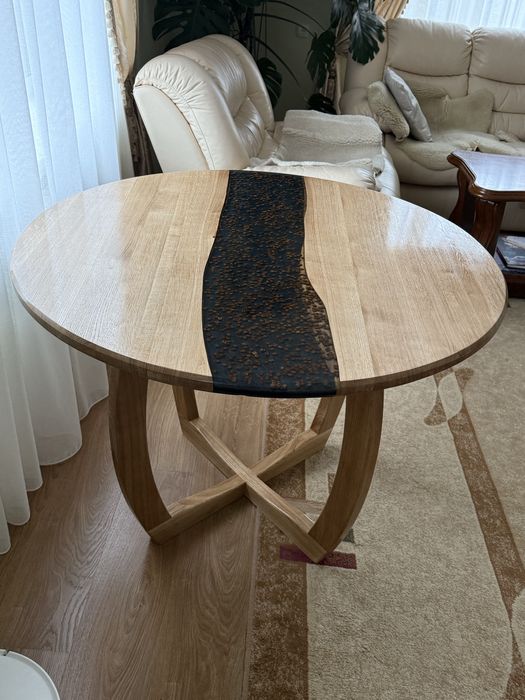 Продам дубового столика